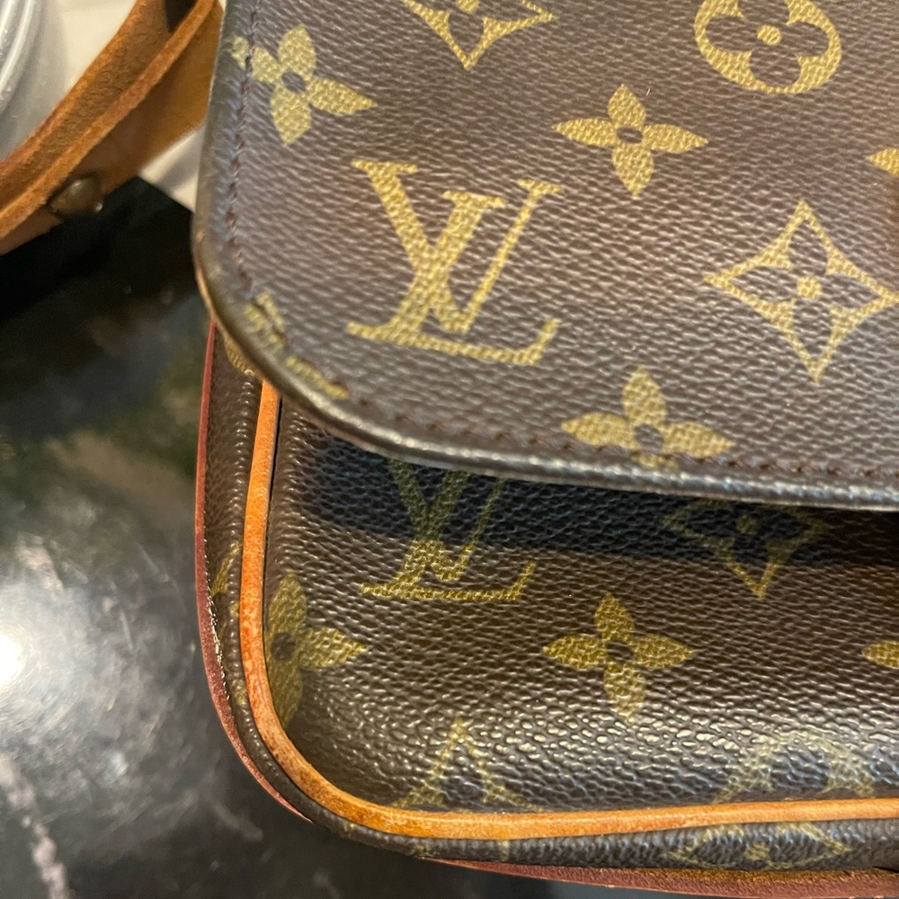 GUC LOUIS VUITTON Cartouchiere Monogram Shoulder Handbag - Picture 6 of 10